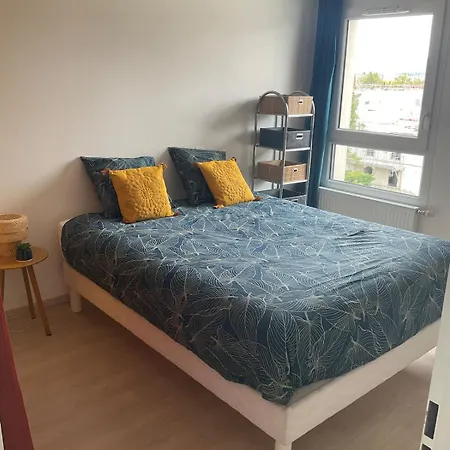 Cosy And Central Voltaire