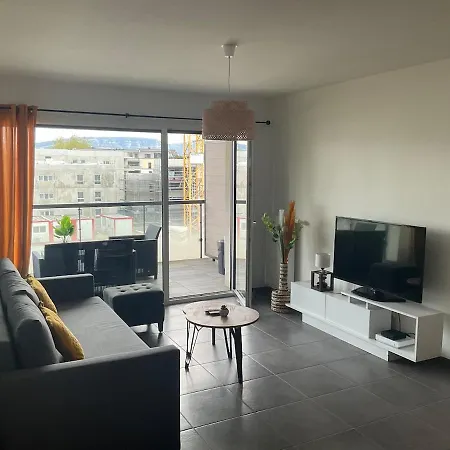 Cosy And Central Voltaire